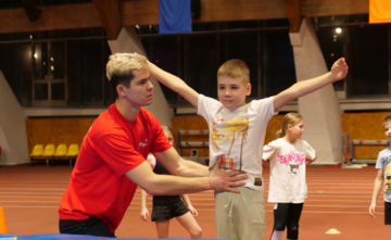 gimnastika-s-elementami-lyogkoj-atletiki-dlya-detej-5–8-let